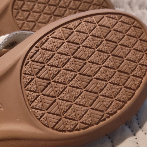 Like-New Minnetonka Sandals Sz 7M - Picture 8 of 8